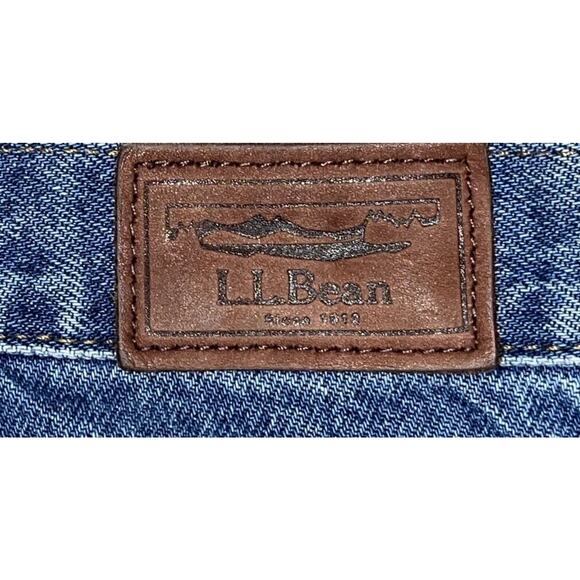 LL Bean Men's Natural Fit Jeans Size 42x32 Straight Leg Mid Rise Stonewashed EUC - Picture 11 of 12